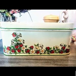 Large Vintage Strawberry tin with lid.Great collectors piece plenty of storage.